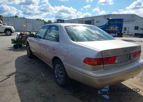 2001 Toyota Camry Le z USA, uszkodzony, nr VIN 4T1BG22K61U101337